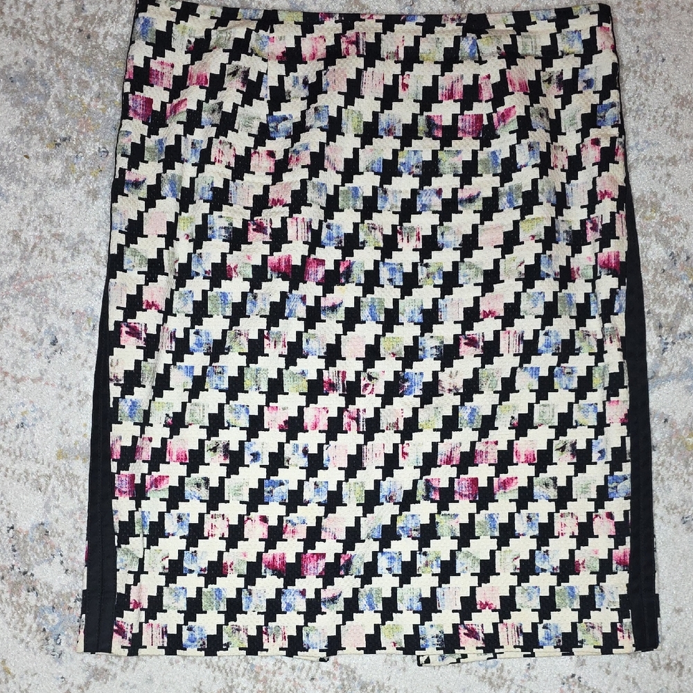 White House Black Market Geometric Pencil Skirt